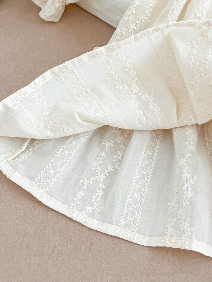 Children's Dress with Lace Collar and Long Sleeves – Vintage Charm for Little Trendsetters